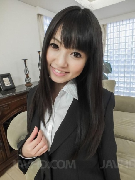 Japanese girl Kotomi Asakura squirts during the course of MMF sex 74824927