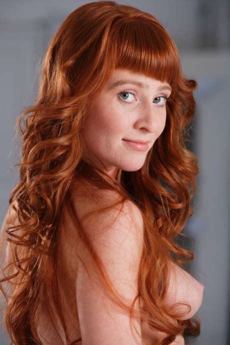 Natural redhead Oxavia shows off her ginger bush while modeling in the nude 80077811