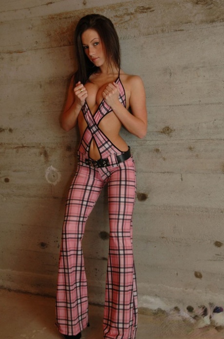 Teen amateur Kate strips to platform heels in a safe for work manner 68040816