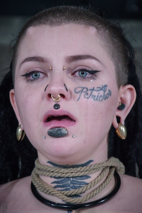 Tattooed girls Luna Lavey and Mia Torro are stimulated while in a dungeon 11243916