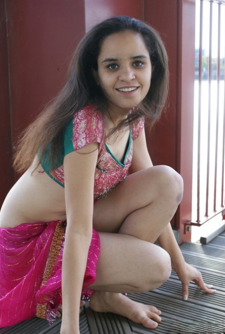 Indian Small Porn Pics & MILF Sex Photos - IdealMilf.com