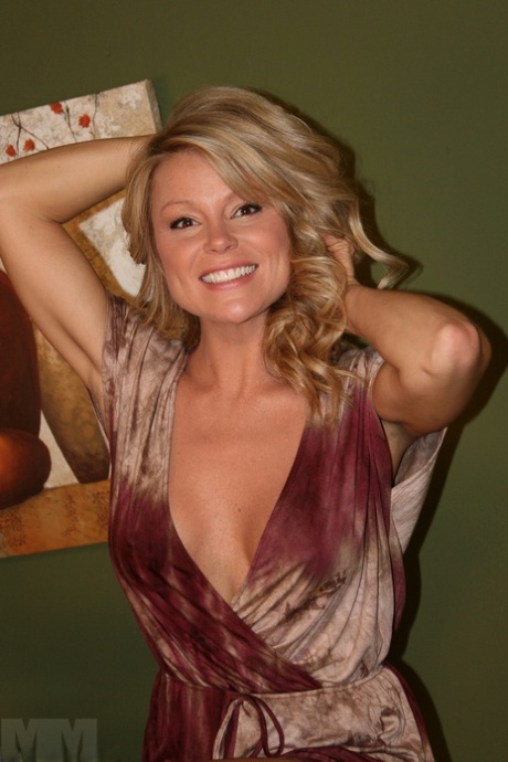 Blond amateur Meet Madden covers up her nude body as she teases in solo action 19371009