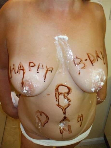 Older amateur Busty Bliss covers her natural tits in chocolate sauce and cream 57002699