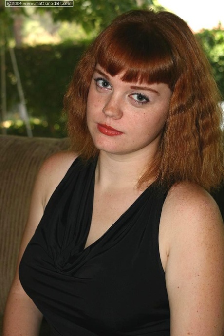 Natural redhead Sawyer cups her big boobs after getting naked for first time 98867339