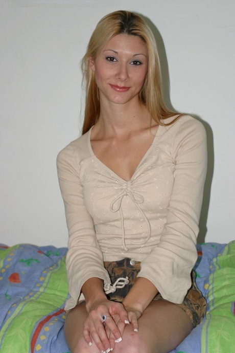 Blonde amateur Crystal slips a finger in her shaved pussy after getting naked 37706544