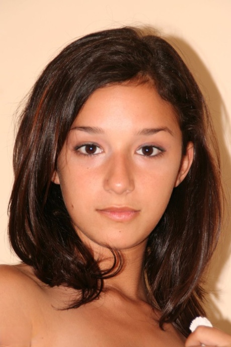Skinny teen Summer strikes great nude poses in her studio apartment 87026837