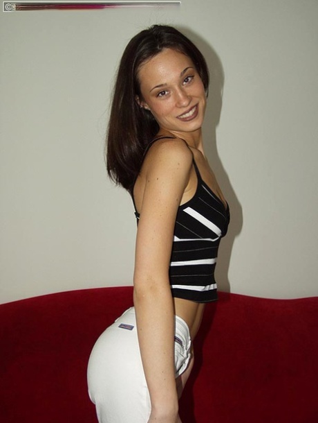 Skinny brunette Elle gets totally naked before touching her bald cunt 47620452