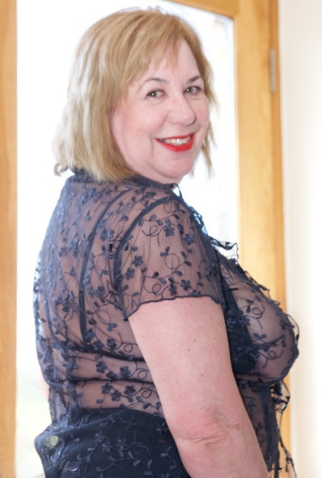 Mature woman Speedy Bee sets her large boobs free before pussy play 97876621