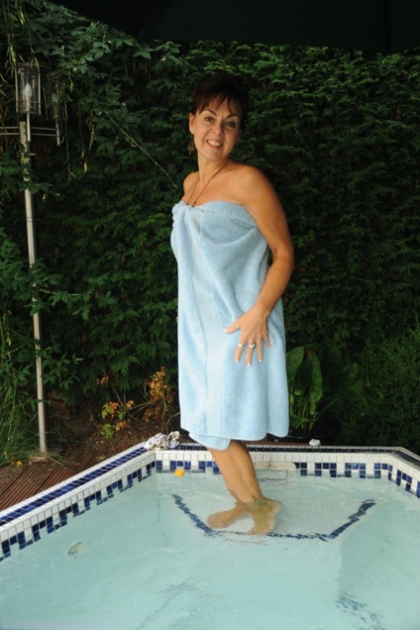 Mature exhibitionist Georgie revealing her hot body and relaxing at the spa 86591795