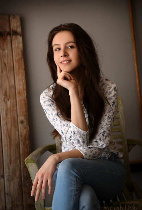 Sweet brunette teen Alisa Amore removes blue jeans on way to modeling naked 17844422