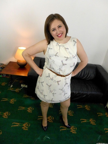 Amateur BBW Laura Louise slips a finger in her pussy wearing tan stockings 36062731