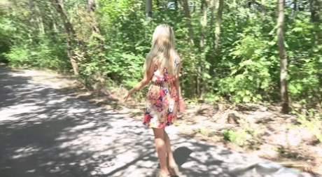 Blonde girl Bianca Ferrero takes a piss while walking a shady road 55875253
