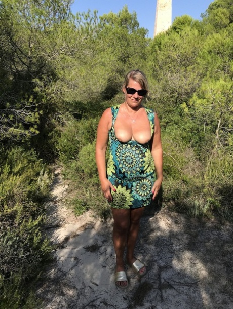 Fat first timer with dirty blonde hair Sweet Susi takes off dress and bikini 54073835