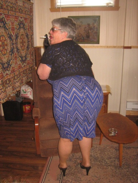 Fat granny Girdle Goddess gets naked in shades, gloves and pantyhose 96999731