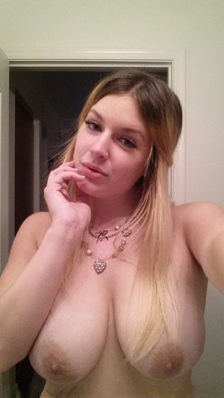 Big boobed amateur Danielle takes naked selfies around the house 26271132