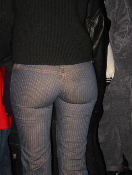 Amateur girls have their backsides unknowingly captured by a pervert 63870800