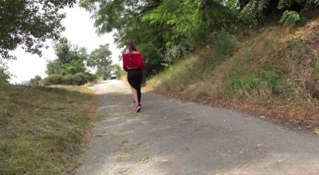 Pretty girl Yenna takes a badly needed pee while out for a walk 68656817