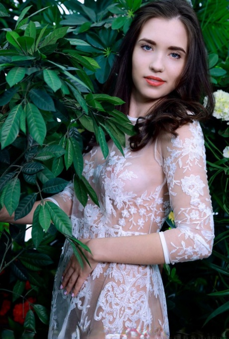 Dark-haired Tina slips off lace dress to show her great body in a rose garden 31824023