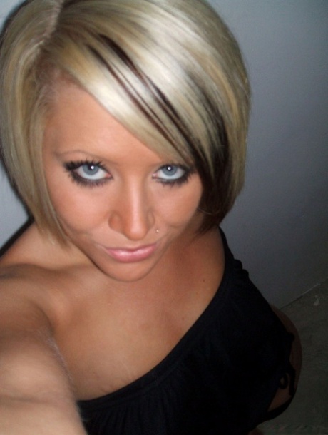 Dirty blonde exposes her nice ass while taking self shots 71422303