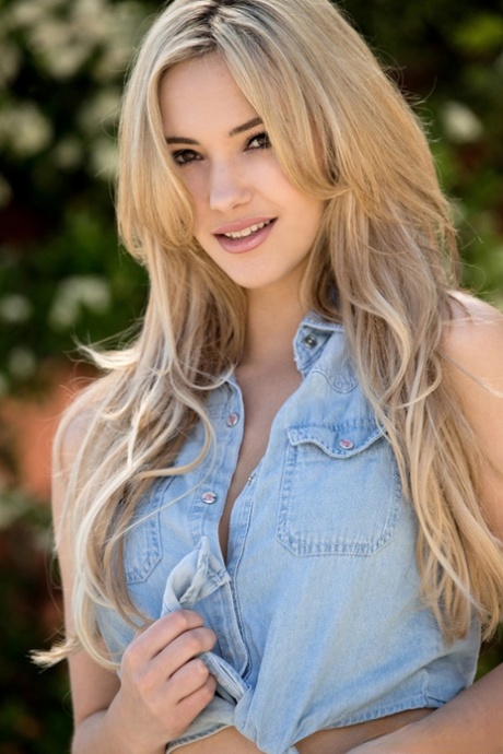 Busty blonde babe Sophia Knight undressing for outdoor masturbation 19086622