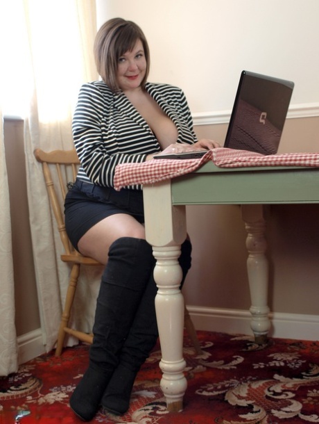 Overweight amateur Roxy exposes her massive tits in over the knee boots 83452203