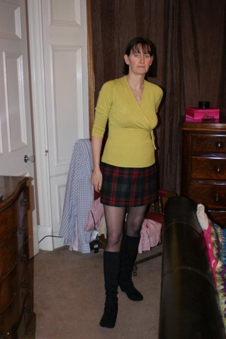 Mature amateur Slut Scot Susan toys her bush on a bed in stockings 88355507