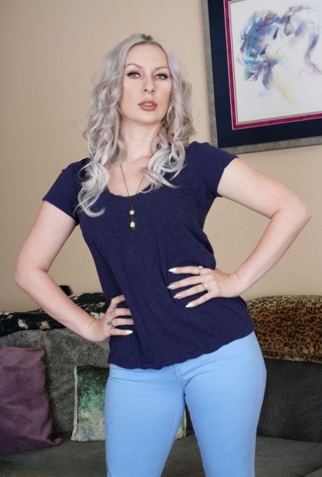 Over 30 platinum blonde Sydney Paige gets naked for the first time 14994780