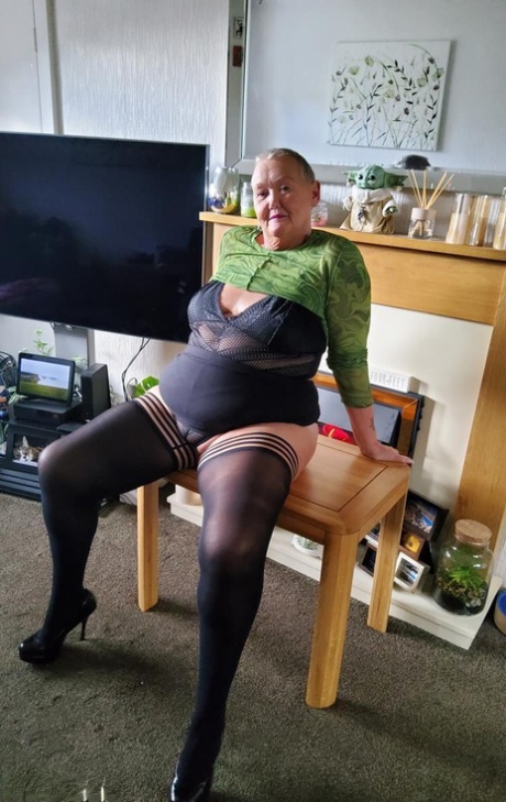 Fat granny Valgasmic Exposed sports short hair while exposing her tits & pussy 57832138