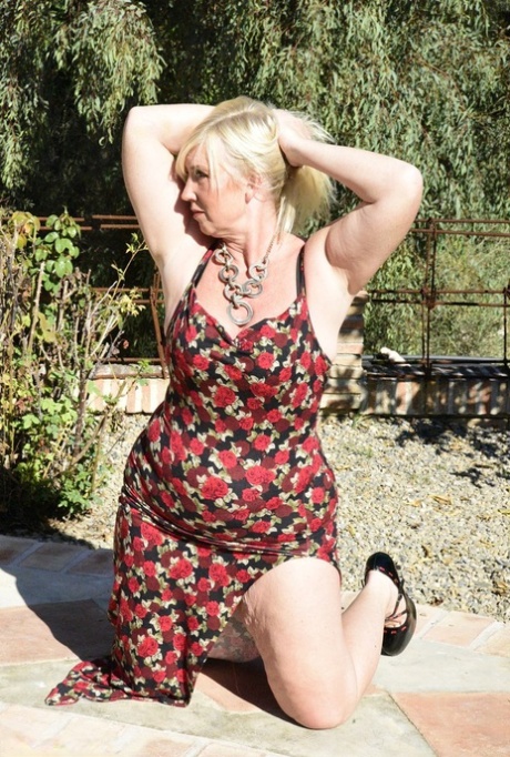 460px x 682px - Blonde Granny Dress Porn Pics & MILF Sex Photos - IdealMilf.com