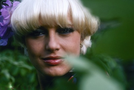 Blonde chick with a seventies hair cut sticks a bottle in her snatch 12974554