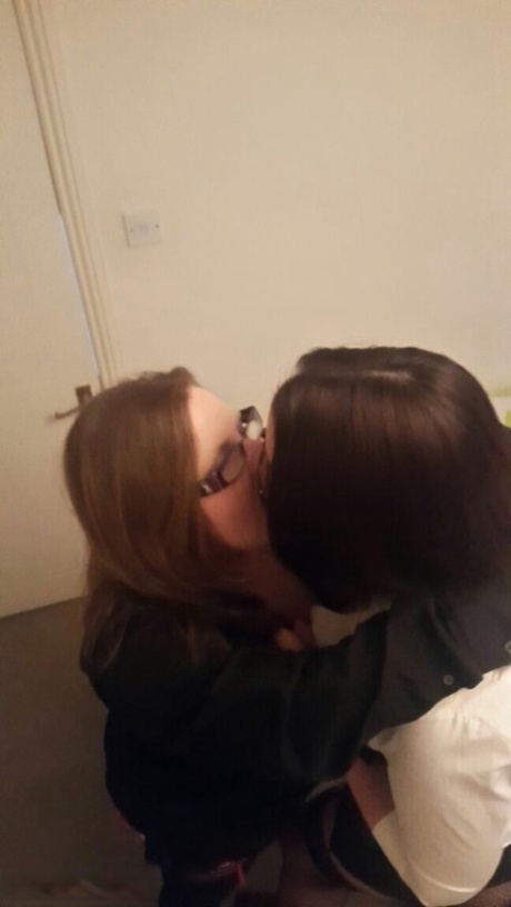 Amateur chick Sara Banks shares a lesbian kiss before showing her cunt 56372664
