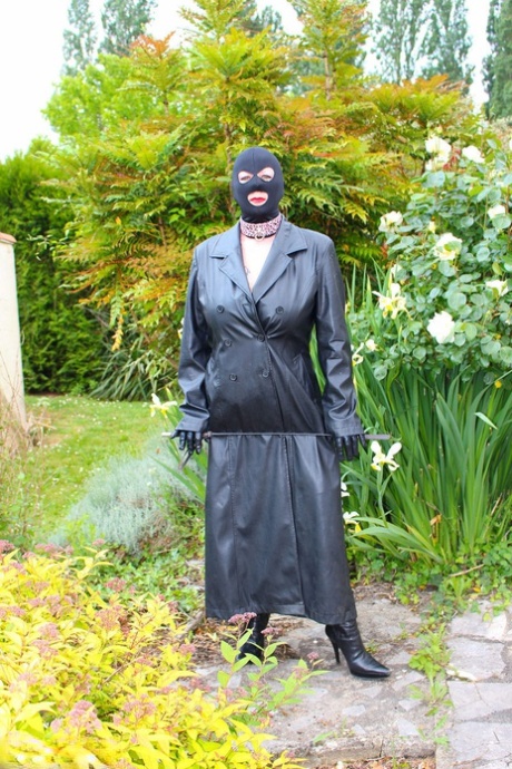 Mature woman Mary Bitch wears a hood while showing her natural tits and snatch 55739307