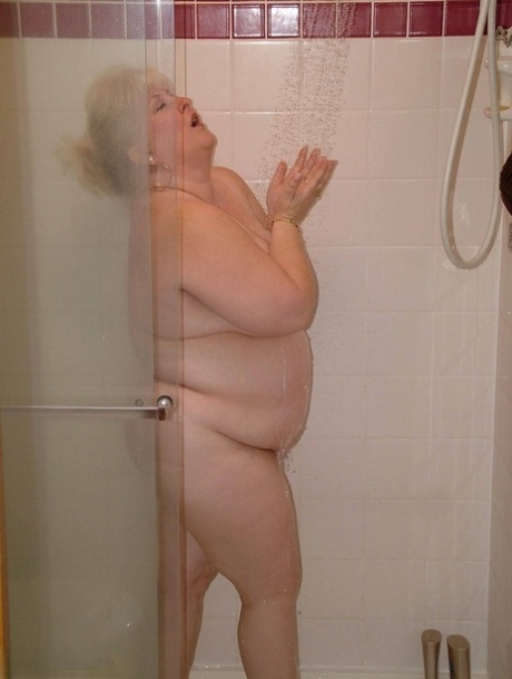 Blonde BBW Taffy Spanx finger spreads her snatch after taking a shower 51823232