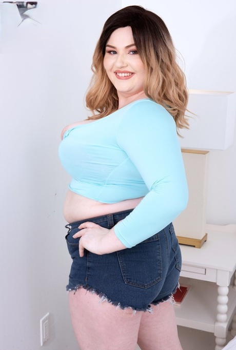 Overweight chick Briana Black has sex on a bed with her man friend 96191561