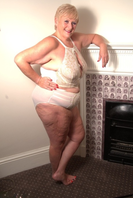 Mature fatty with short blonde hair gets completely naked on her bed 98957068