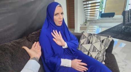 Muslim woman Alexa Payne has sexual intercourse with a immigration worker 71581802