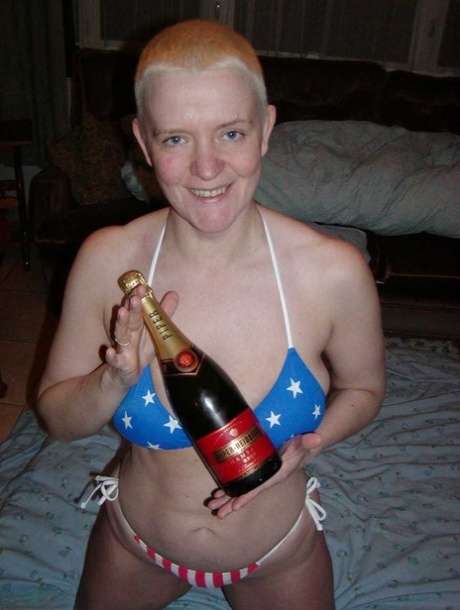 Older woman with short hair Tiffany Pearl gets butt naked at home 78820478