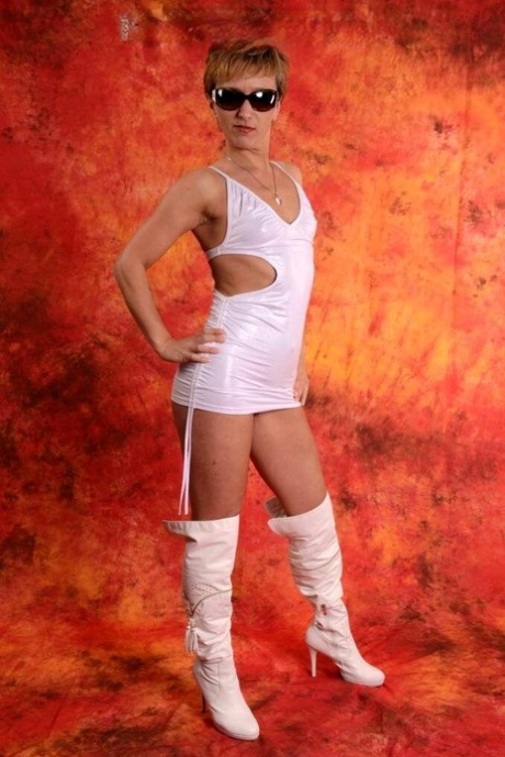 First timer Ela Engel sports short hair while getting naked in white boots 16055022