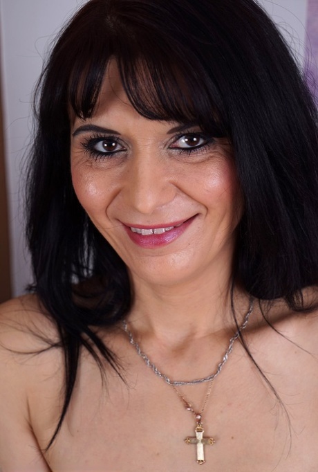 Older Latina lady Gracia Saluda doffs a miniskirt on way to posing in the nude 59483787