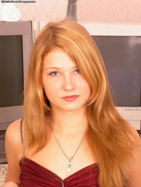 Naughty teen amateur uncovering her titties and inviting love holes 85405377