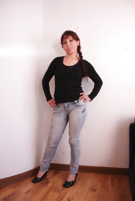 Charming brunette Mariella Jiminez demonstrates her new stockings 34098378