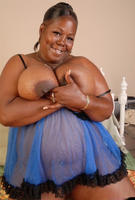 Fatty ebony Subrina shows off her amazing big black boobies! 55452087