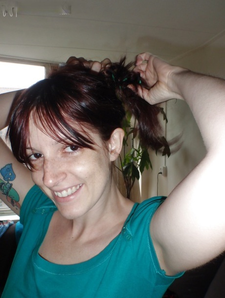 Lots of X rated selfies of various naked women for jacking off to 60742530