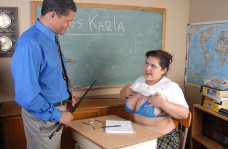 Fat schoolgirl Karla gives her dominant teacher a handjob in class 42267096