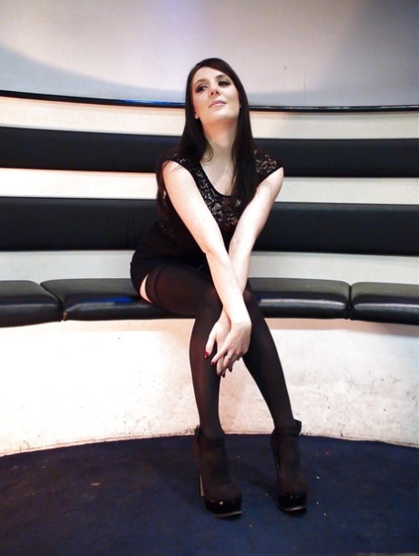 Euro amateur Samantha Bentley making pornstar debut in hardcore sex scene 53562174