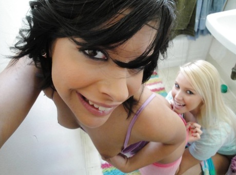 Teen lesbians with big asses Diem and Vanessa kissing and masturbating 89416555