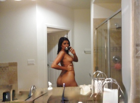 Big assed girl makes a self shot of her curvaceous body for her boyfriend 75260444