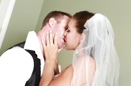 Luscious bride with hot ass has a passionate sex with her horny fiance 90927014
